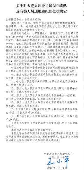 1995年，由马特•巴恩斯中尉（沙利文·斯特普尔顿 Sullivan Stapleton 饰）领衔的海豹突击队五人小队前去萨拉热窝进行一次对本地军阀头子进行绑架的英美结合步履。使命顺遂完成后，小队队员之一的斯坦顿•贝克（查理·比尤利 Charlie Bewley 饰）在机缘偶合之下从女友劳拉（西尔维娅·侯克斯 Sylvia Hoeks 饰）口中得知了在本地的一处年夜湖的湖底沉淀着27吨纳粹遗留的黄金。劳拉但愿获得黄金，用一半来救助本身的国度，另外一半看成小队的酬劳。马特怅然接管了这个提议，但合法他们行将起头步履之时，义愤填膺的军阀头子副手彼得罗维奇(克雷蒙斯·施伊克 Clemens Schick 饰）也正酝酿着本身的复仇打算......